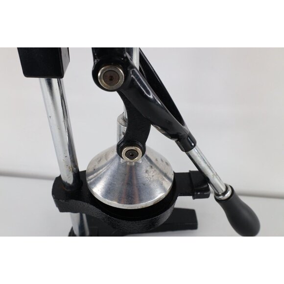 Il Mulino New York Distressed Cast Iron Stainless Steel Hand Press Juicer Black - Picture 11 of 12